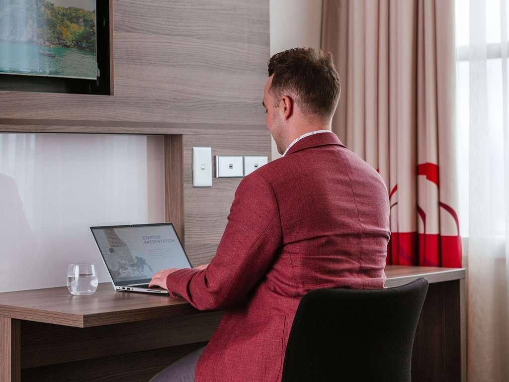 Novotel Melbourne Hotel 4*