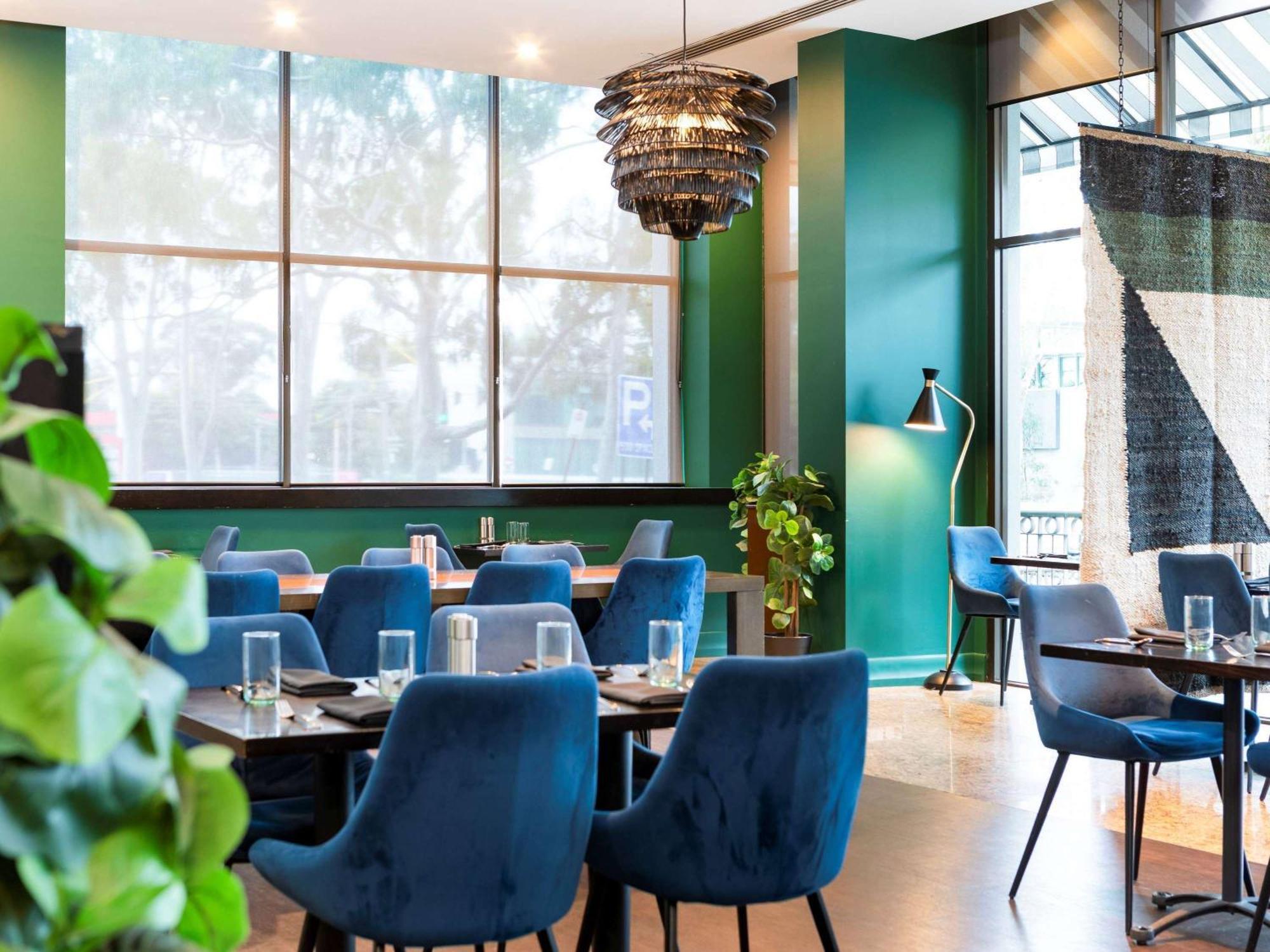 Novotel Melbourne Hotel 4*