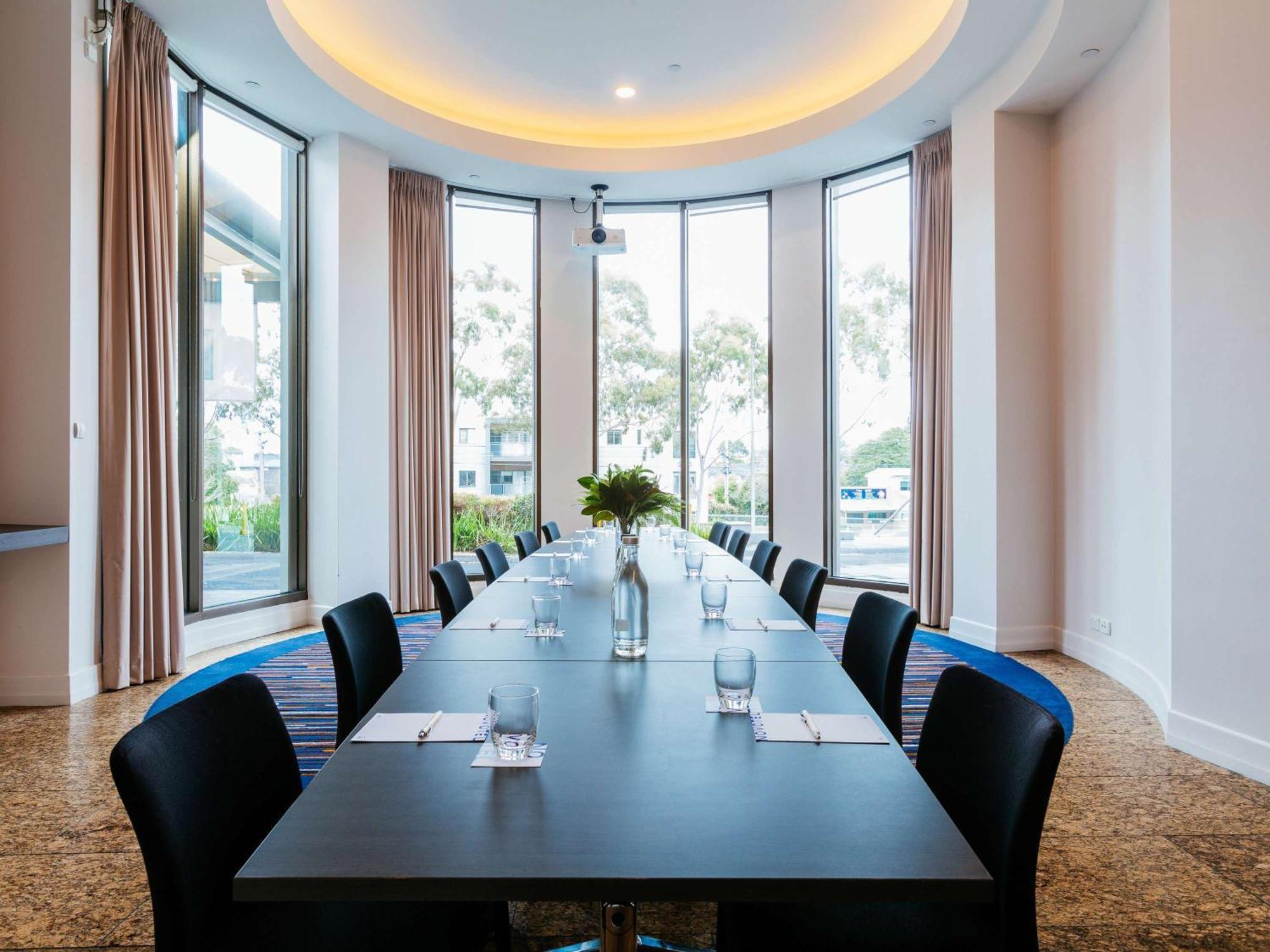 Novotel Melbourne Hotel 4*
